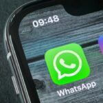 how to check live location on whatsapp